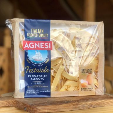 Pappardelle jajeczne włoskiej firmy Agnesi pakowane jest na tekturową tackę