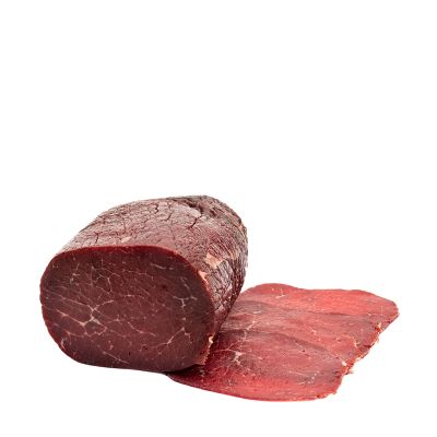 Breasola szynka wołowa w plasterkach jest krojona w dniu wysyłki