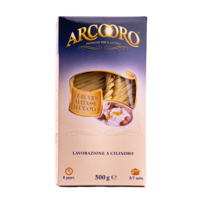 Makaron marki Arcooro tagliatelle pakowany jest do eleganckiego kartonika z okienkiem