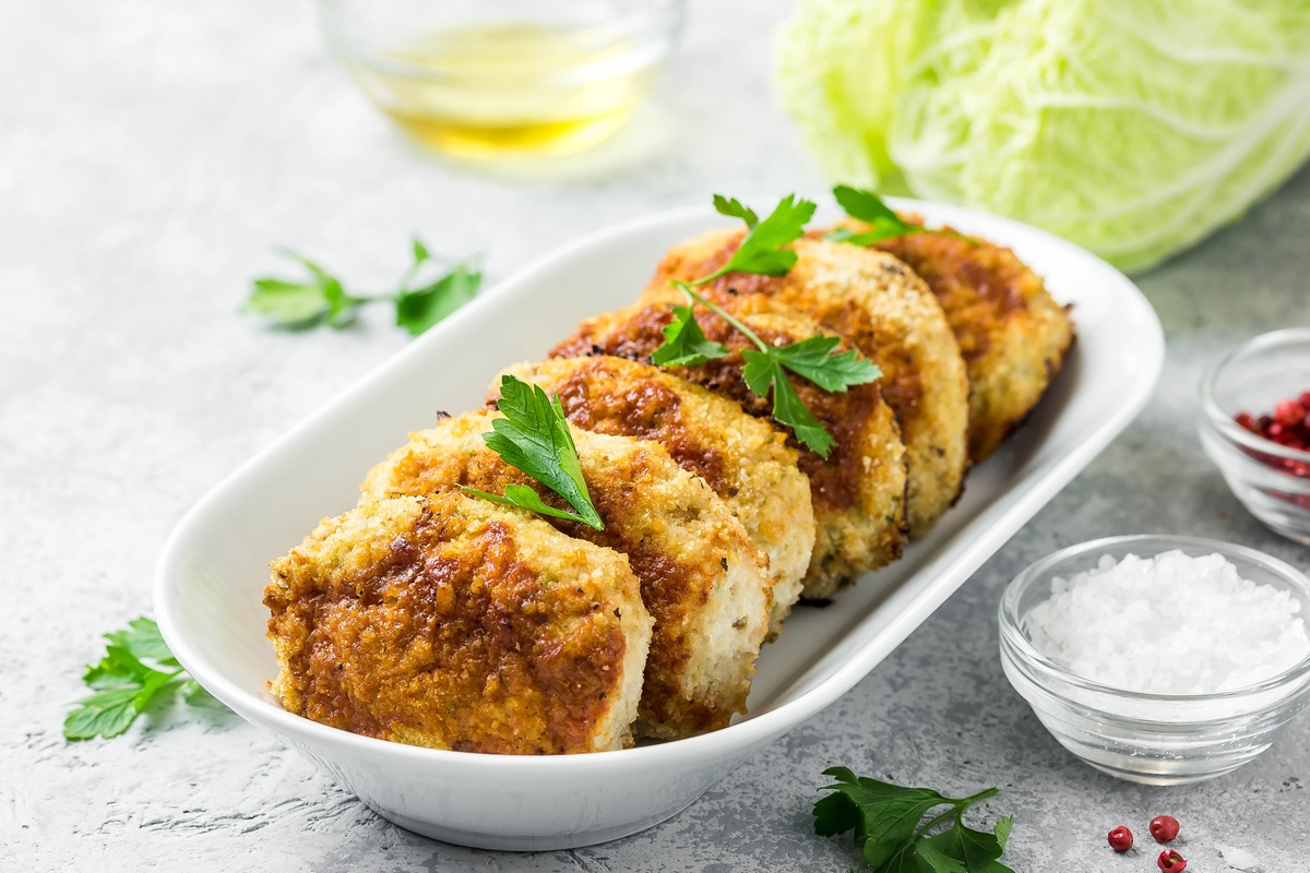 Zrób na obiad wegetariańskie kotlety z kapusty kiszonej – oto przepis!