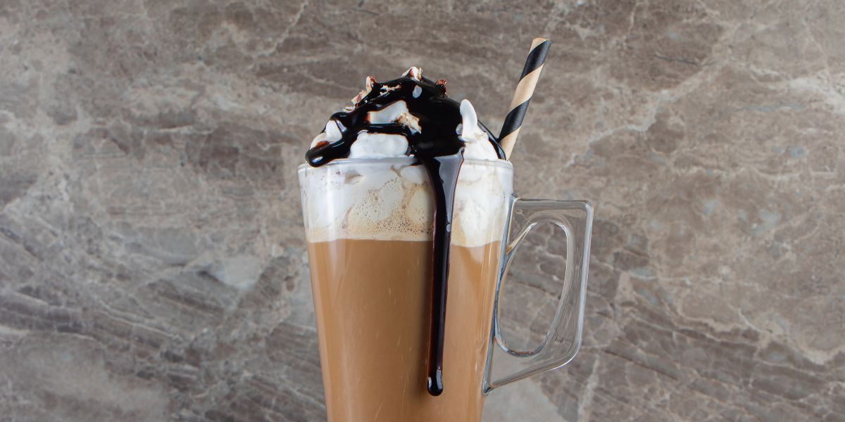 Kawa mrożona - jak zrobić frappe w swoim domu?