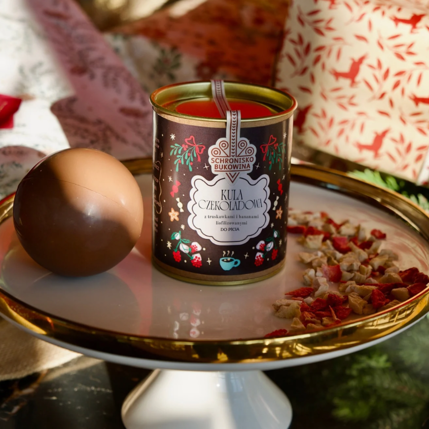 kula-czekoladowa-z-bananam-i-truskawkami-schronisko-bukowina
