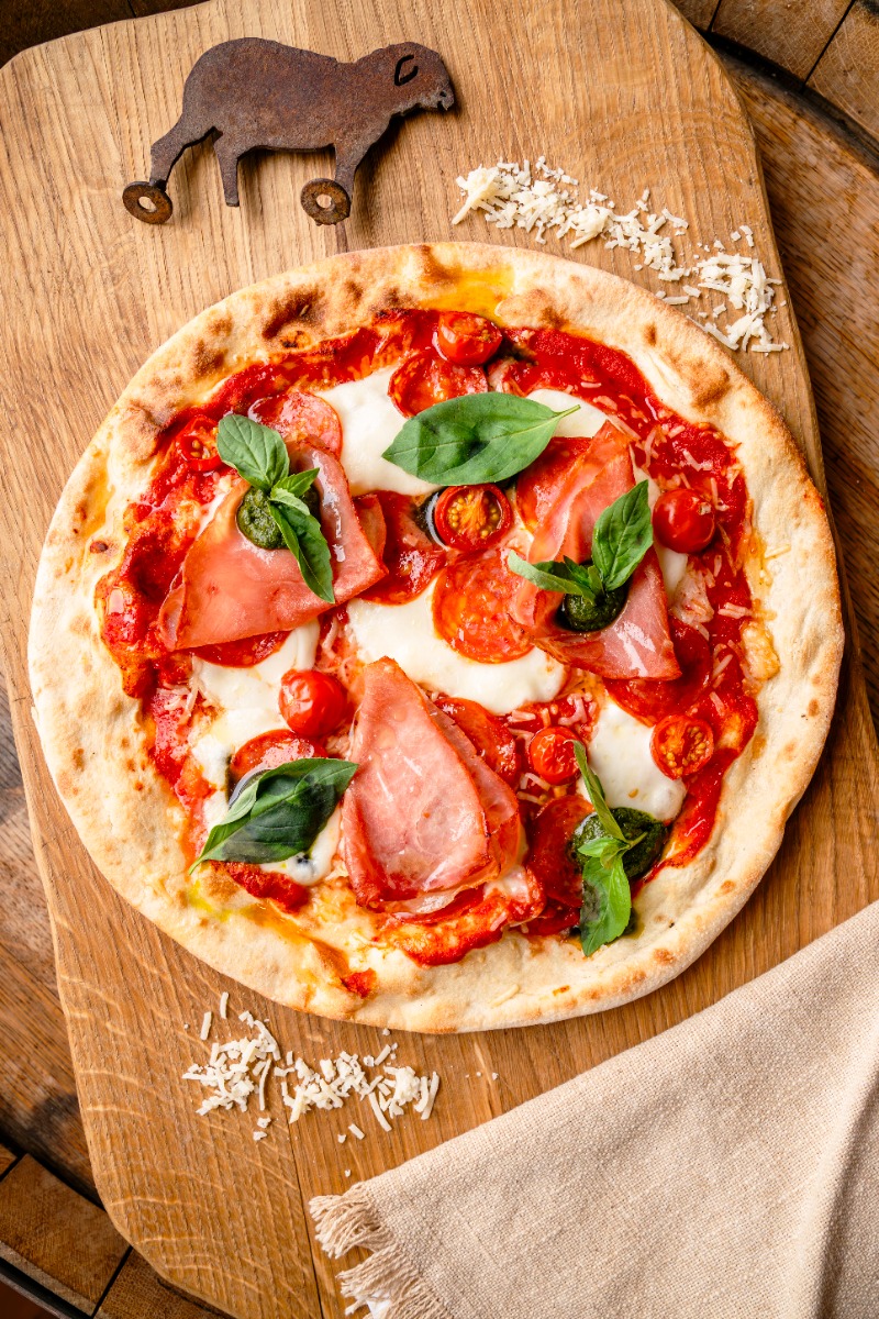 Pizza na spodzie Caputo Pizzeria